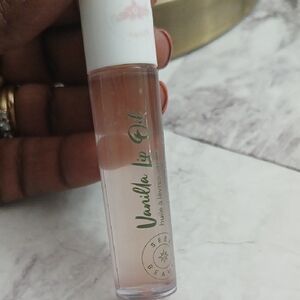 Vanilla Lip Oil Nourishing Gloss — Neutral Pink Shine